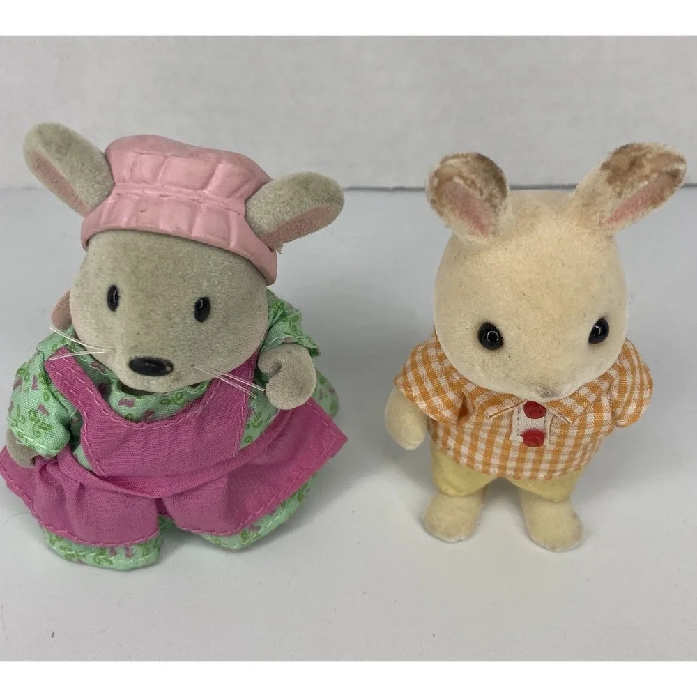 2 Figurine Toys Calico Critters and Woodzeez Rabbit